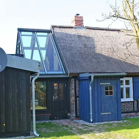 Angenehmes In Moenkebude, Cleaning Included *